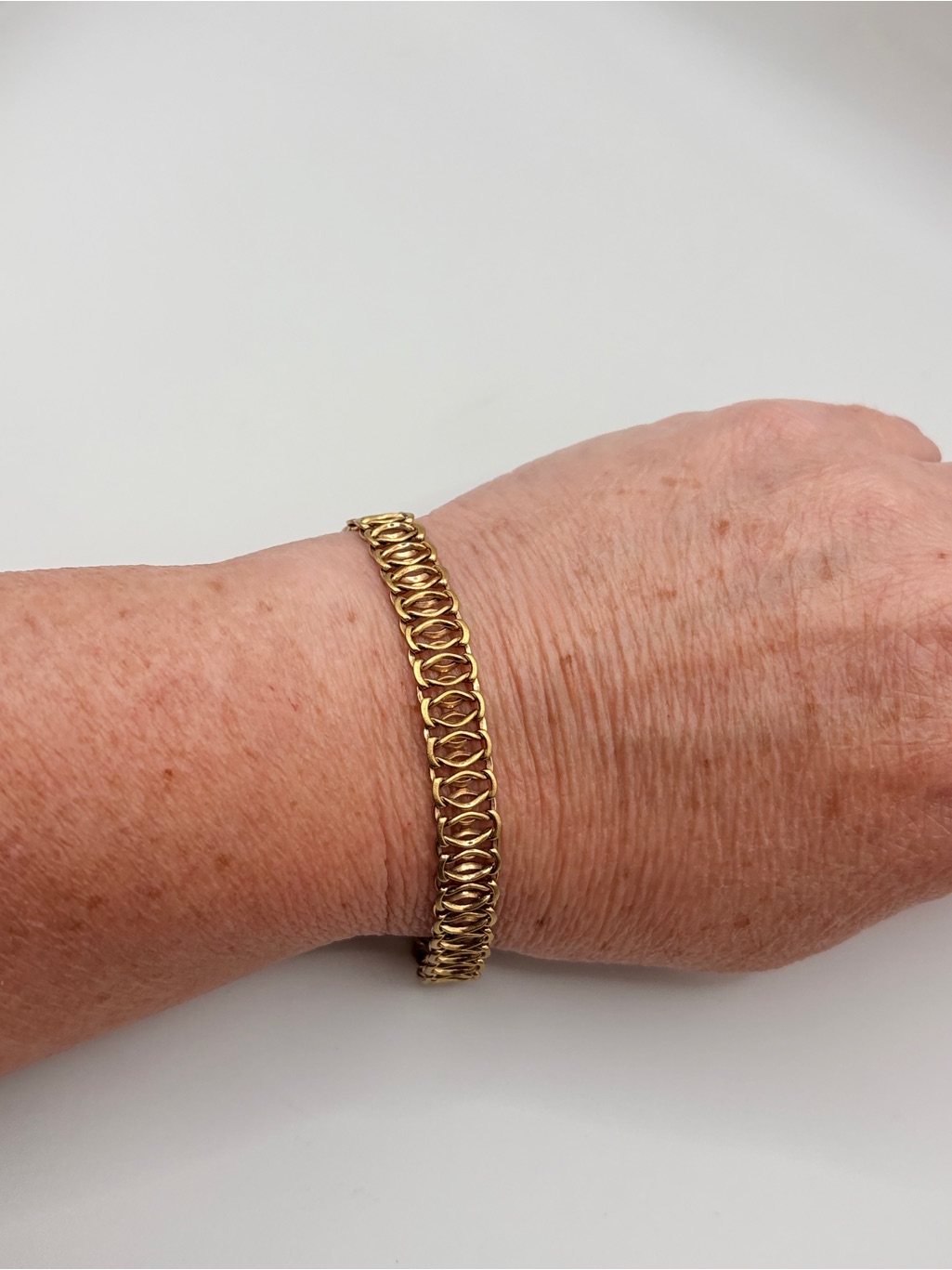 Gold Tone Sleek Link Bracelet